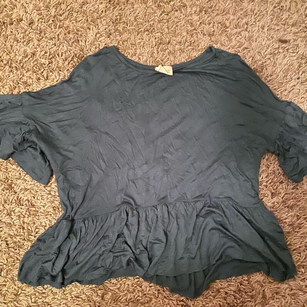 teal blue light weight top with flowey sleeves